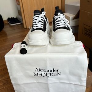 Worn once original box and new laces